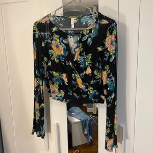 Cropped beautiful long sleeve like new condition floral print shirt